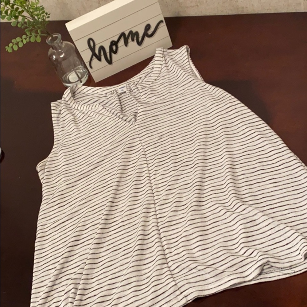 Womens loose fitting cut off shirt
